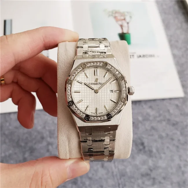 שעון נשים רויאל אוק יהלומים