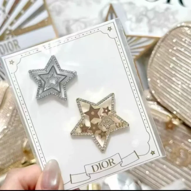 עגילי כוכב דיור