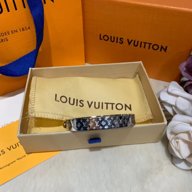 לואי ויטון צמיד מונוגרם כסף