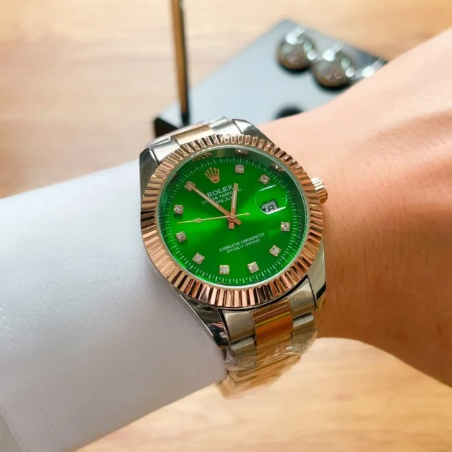 שעון ירוק יוקרתי עם מסגרת זהב