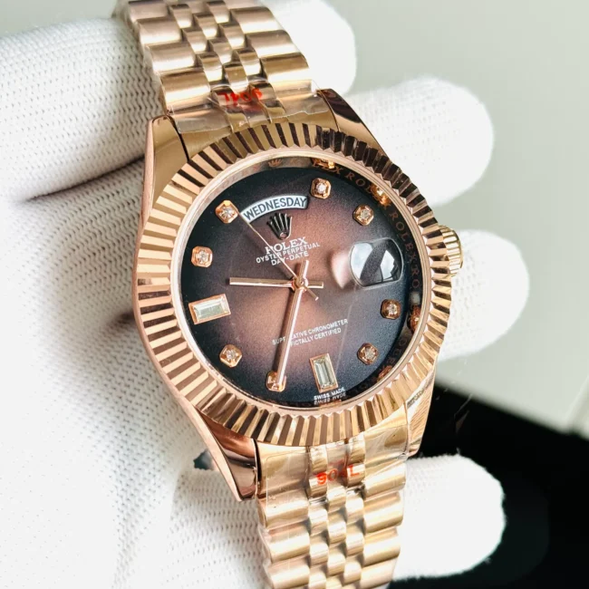 שעון רוז גולד עם יהלומים