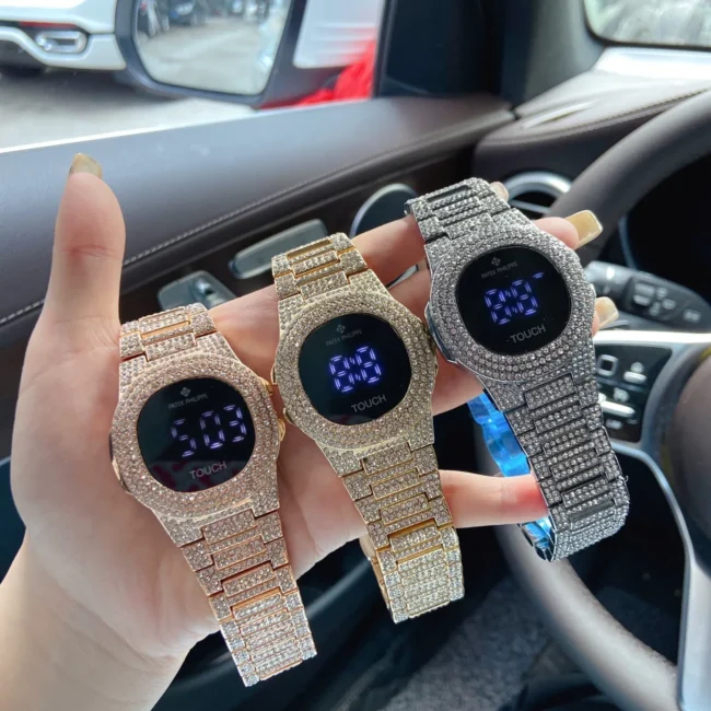 שעון טאץ’ משובץ יהלומים