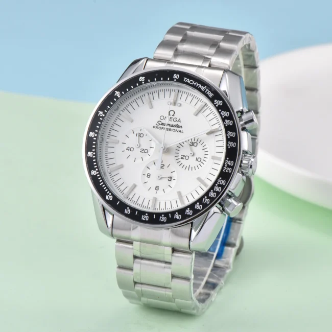 שעון כרונוגרף לבן